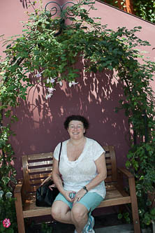 Lisa Under Arch